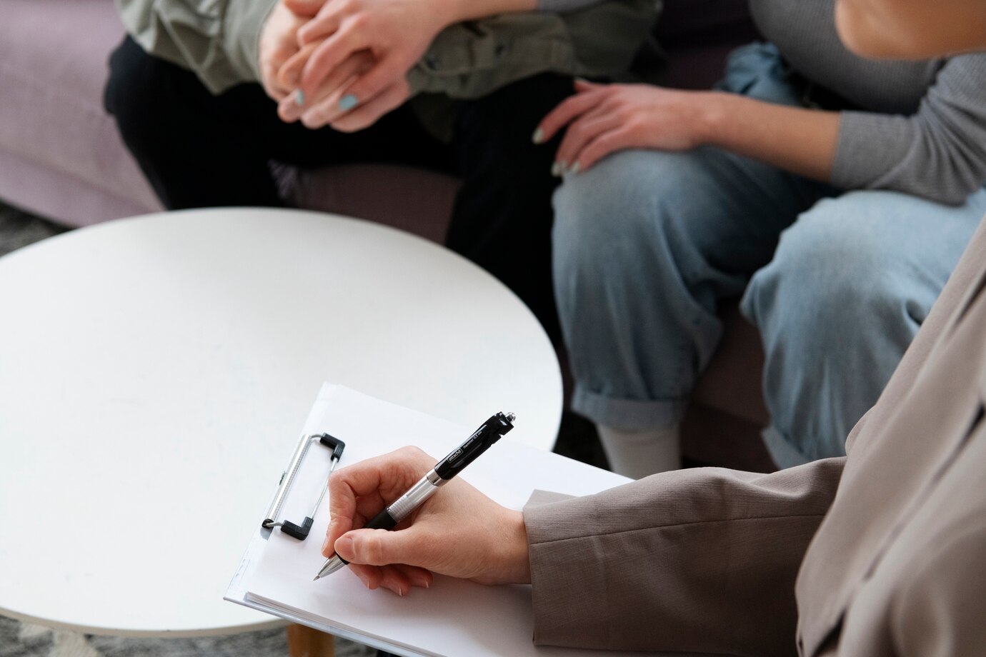 Therapist working with a client during cocaine addiction treatment