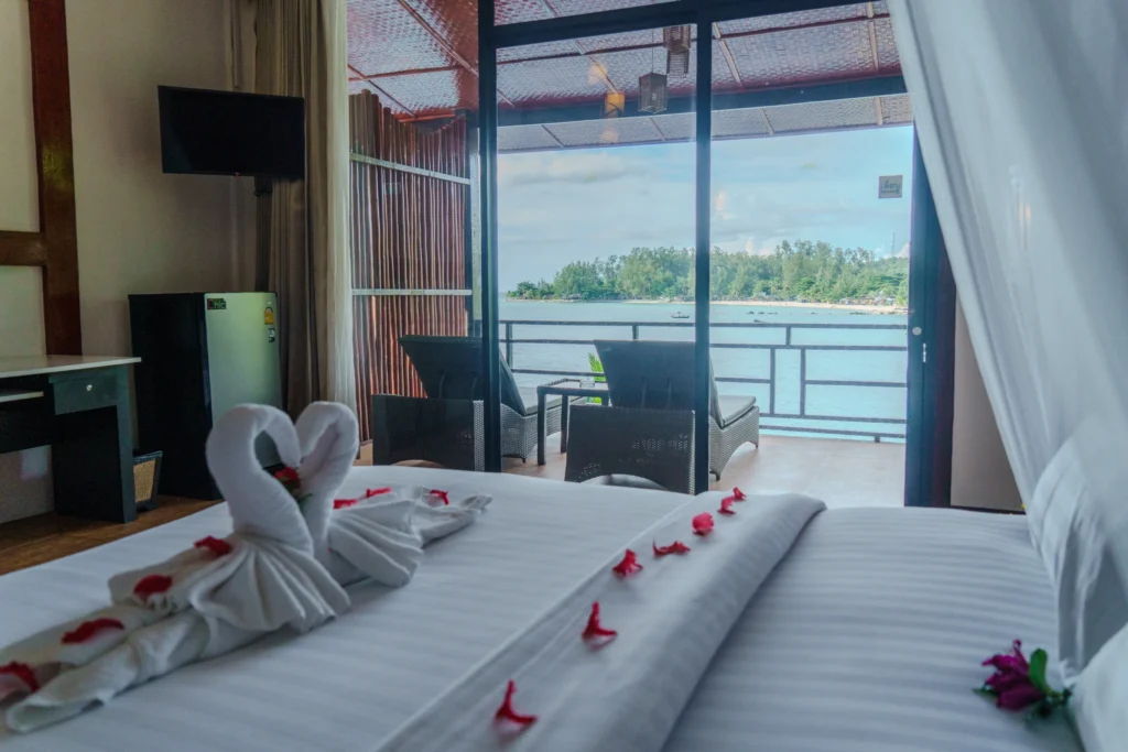 Poolside Jr. Suites &mdash; Holina Rehab, Koh Phangan (photo 10)