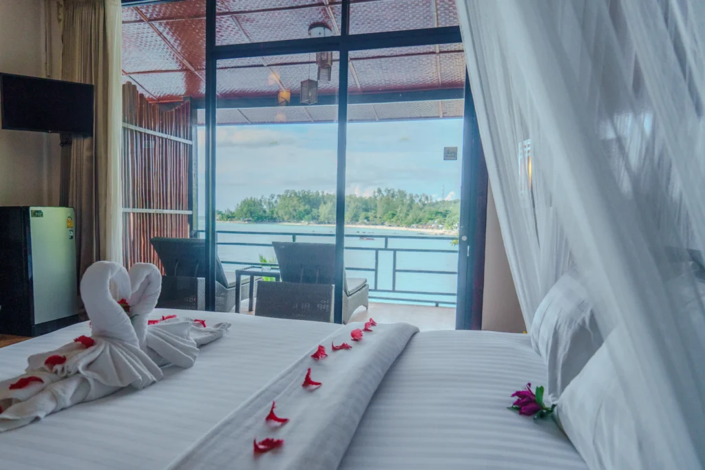 Poolside Jr. Suites &mdash; Holina Rehab, Koh Phangan (photo 12)