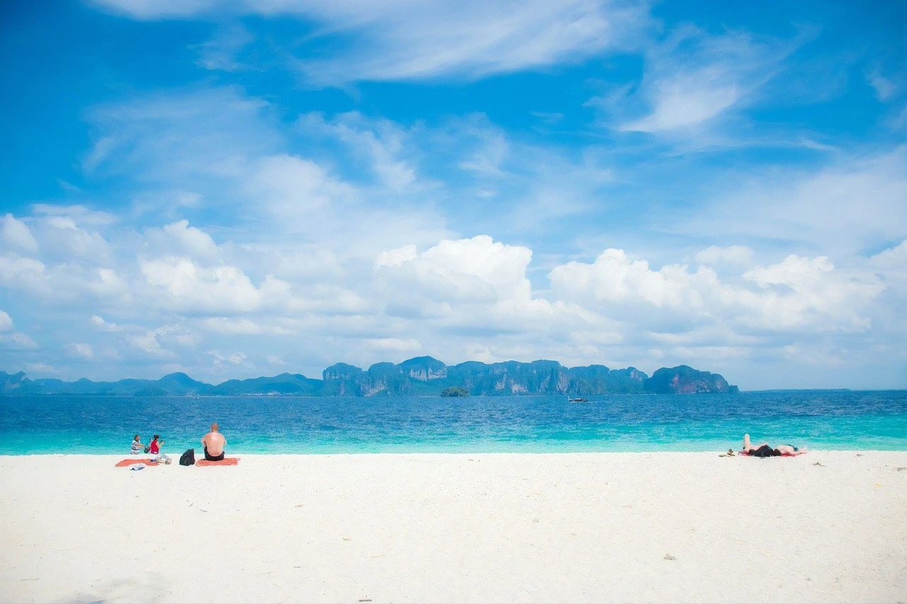 Peaceful coastal setting for alcohol recovery at Holina Rehab, Koh Phangan